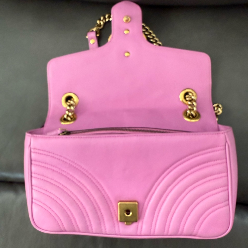 *SOLD*
Authentic Gucci Candy Pink GG marmont Shoulder Bag with Gold Chain - Picture 10 of 15